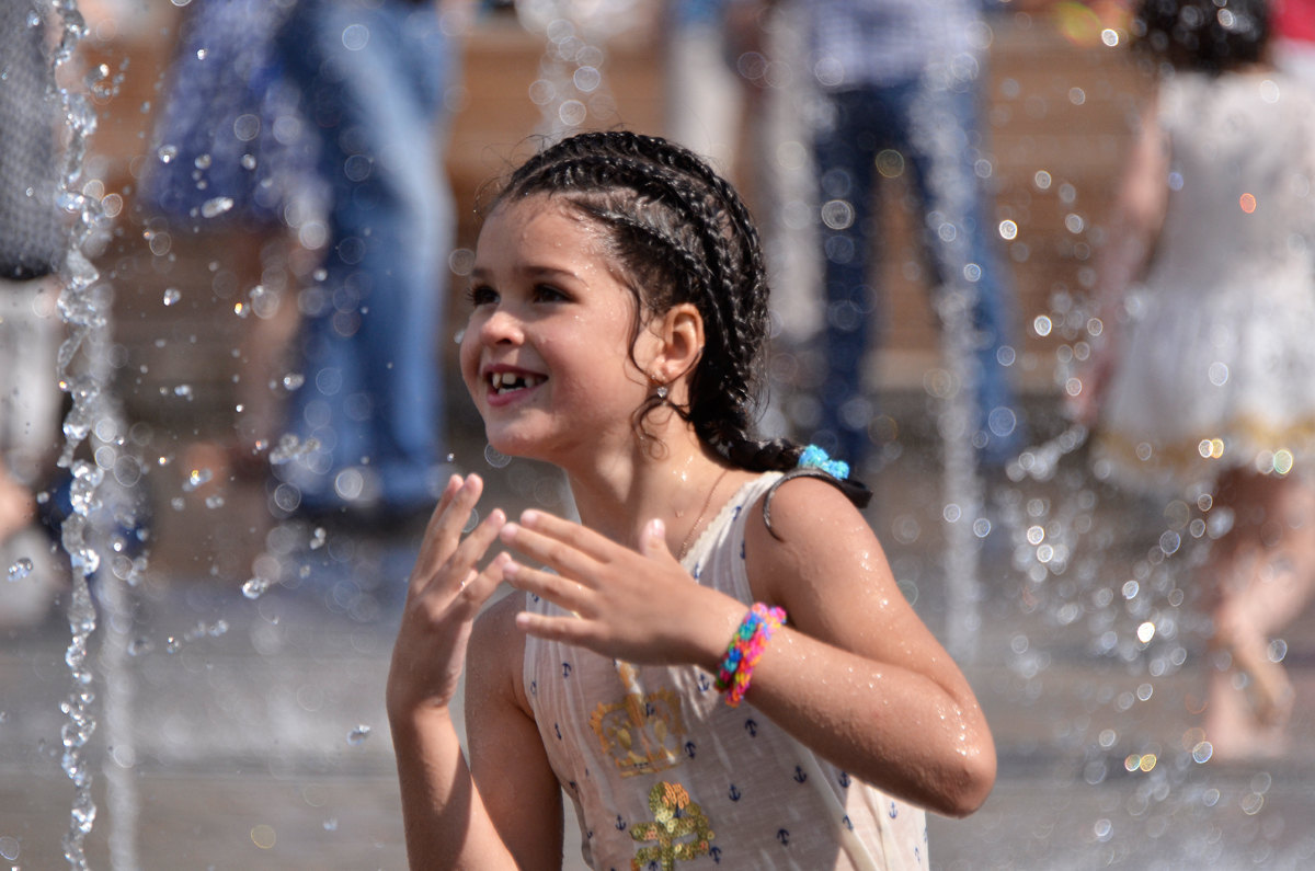 photo "***" tags: genre, Moscow, children, summer, фонтан