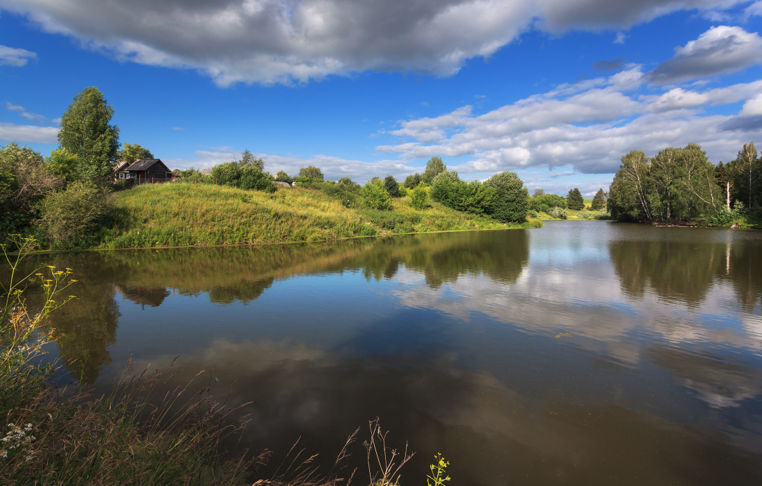 photo "***" tags: landscape, nature, clouds, forest, lake, pond, reflections, summer, деревья, домики