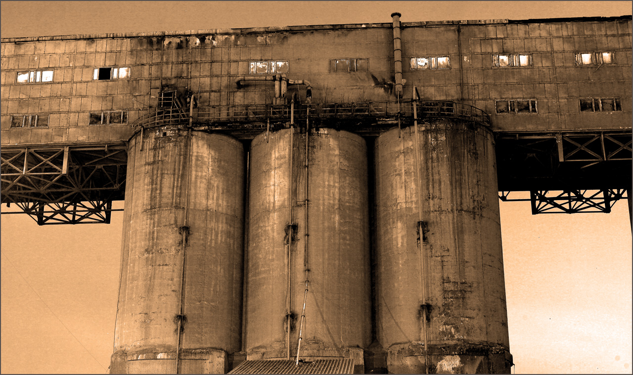 photo "industrial monster" tags: architecture, 