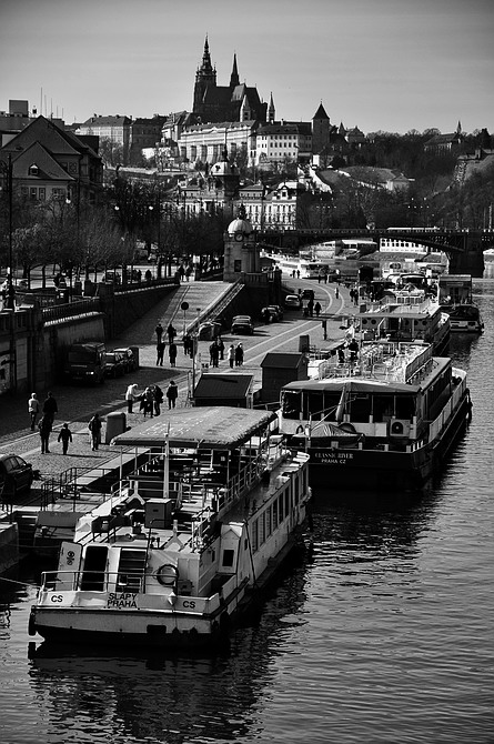 фото "Пражский Град и пароходы" метки: черно-белые, Prag, Praha, Прага