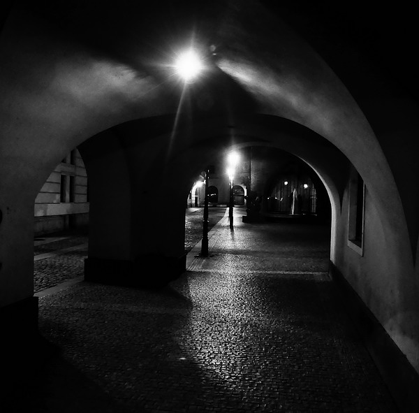 photo "Ночной аркадa-10" tags: black&white, Prag, Prague, Praha
