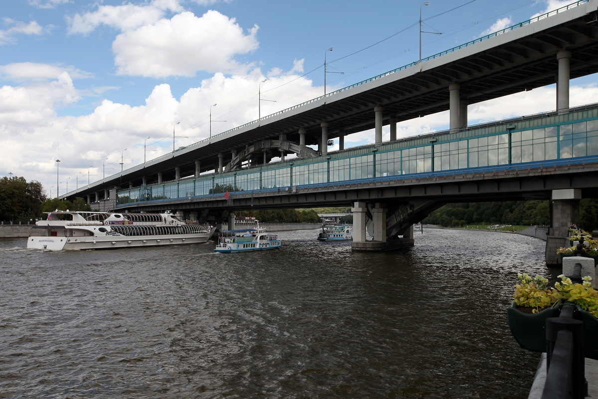 photo "Congestion" tags: city, architecture, Москва-река