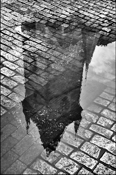 photo "Башня и мостовая" tags: black&white, Prag, Prague, Praha