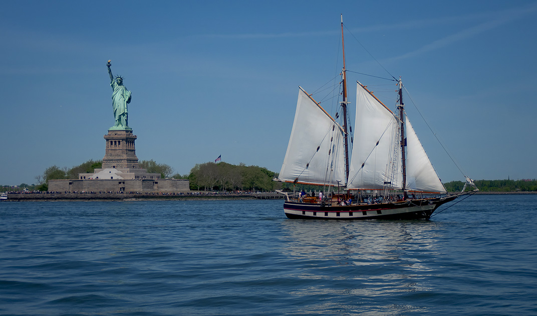 photo "* * *" tags: landscape, technics, New York City, cityscape, water