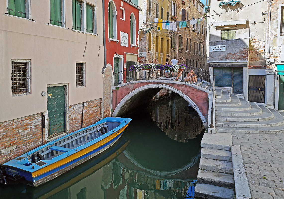 photo "The Boat's Dilemma: To Sail or Not Under the Bridge" tags: travel, Europe, Italy, boats