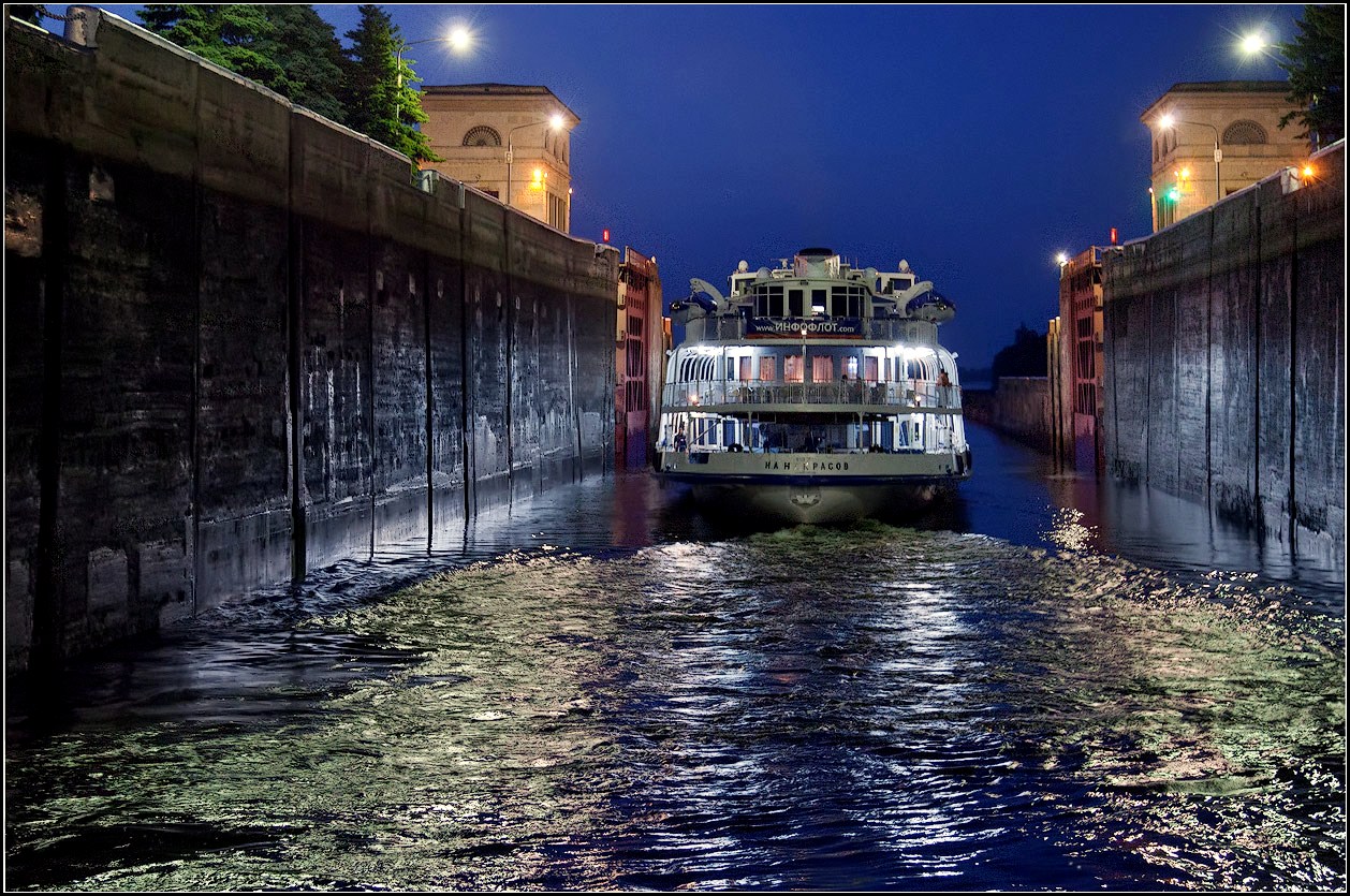 photo "night lock. gate opened" tags: travel, technics, misc., 