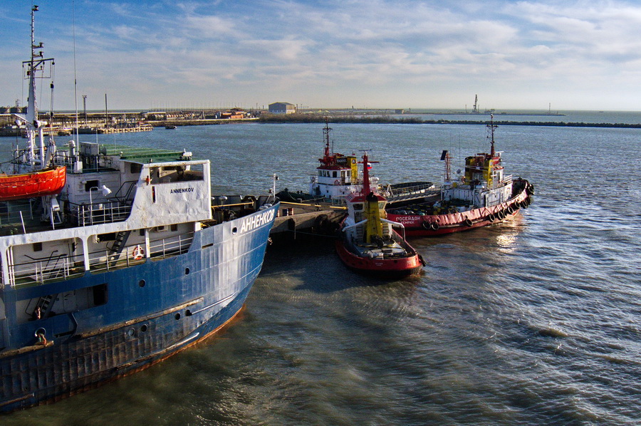 photo "Working conditions." tags: misc., Crimea, sea, корабли.