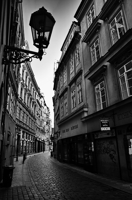 фото "Фонарь и улица-2" метки: черно-белые, Prag, Praha, Прага
