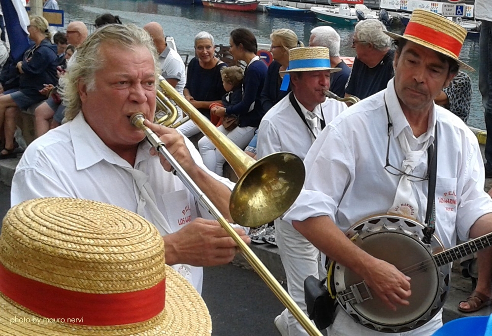 photo "music in the street" tags: street, 