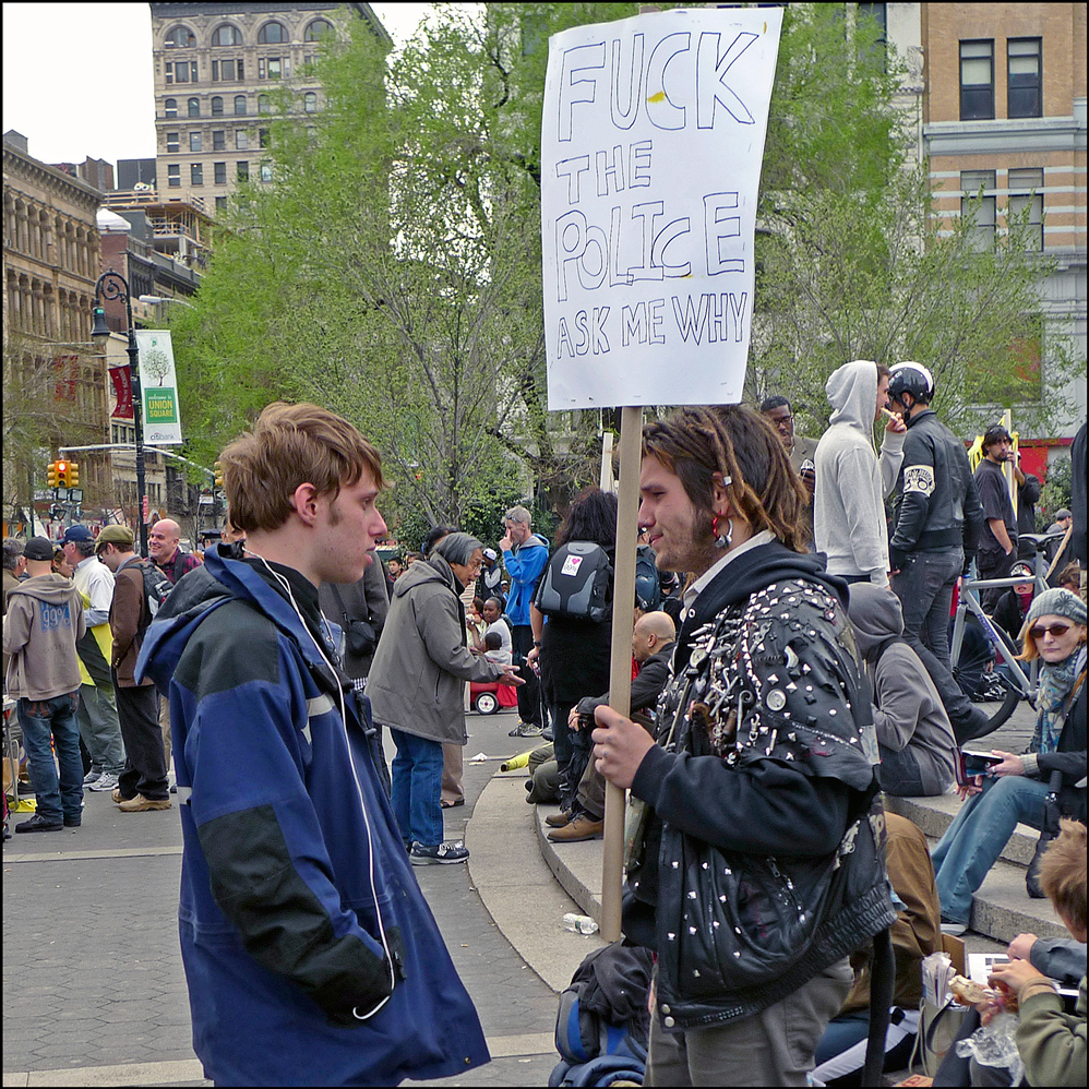 photo "Street debate" tags: , North America