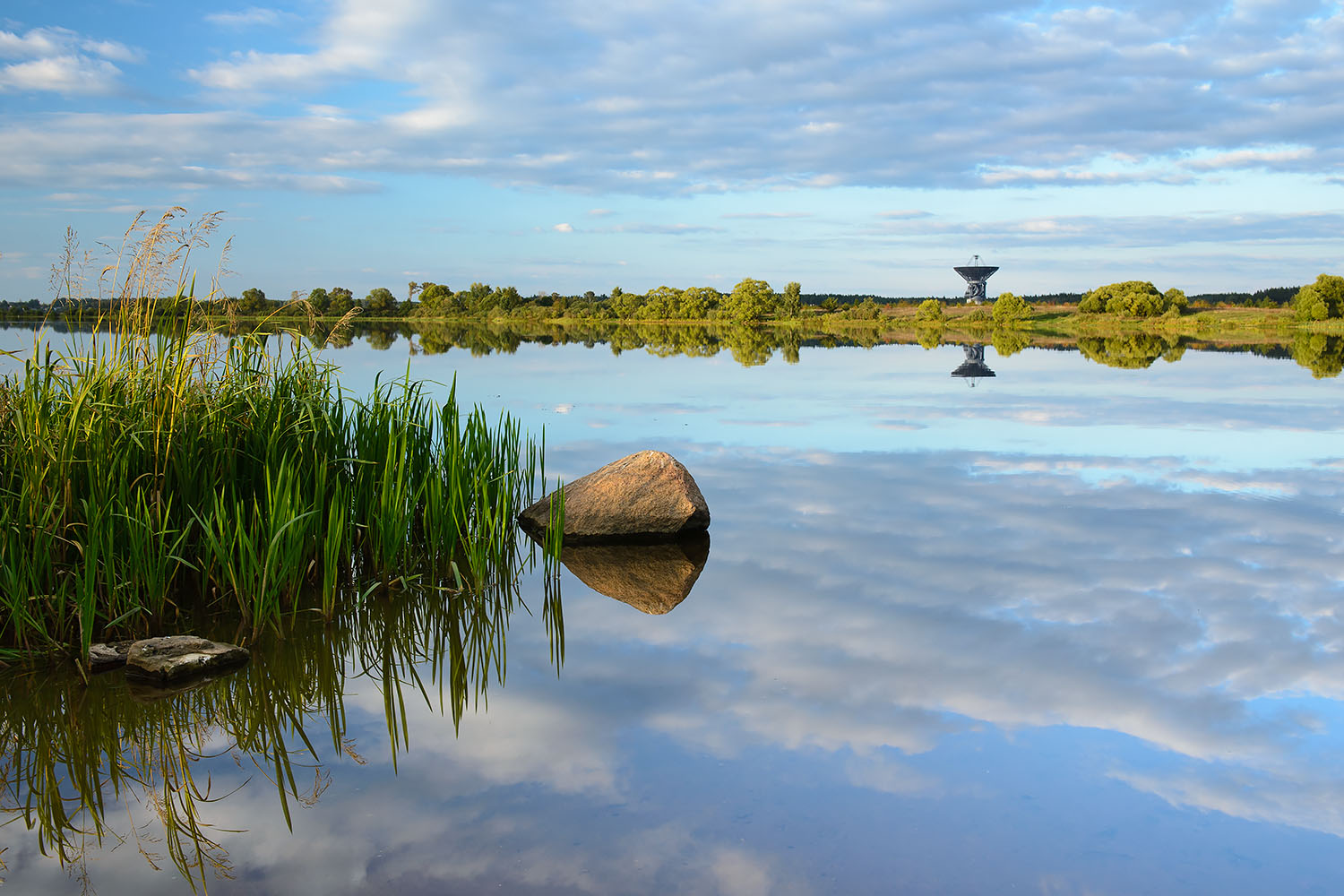 photo "Quietness" tags: nature, river, Калязин, безветрие, радиотелескоп