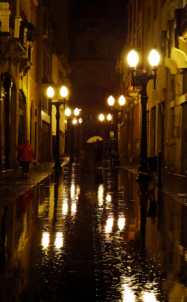 фото "Walking in the rain..." метки: стрит-фото, Южная Америка