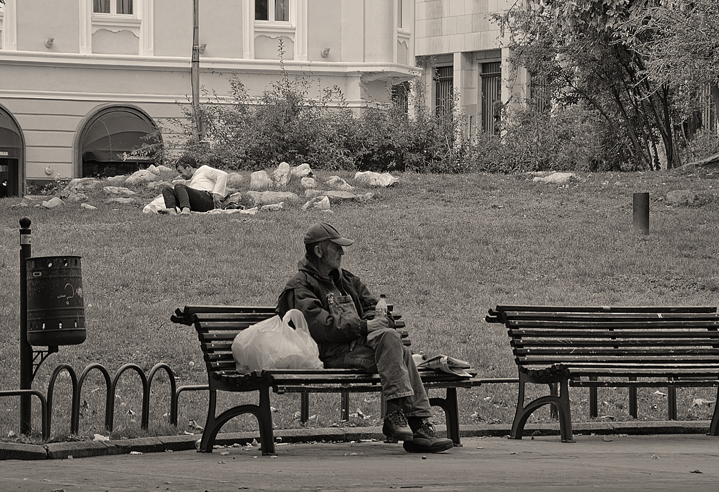 photo "***" tags: black&white, street, genre, 