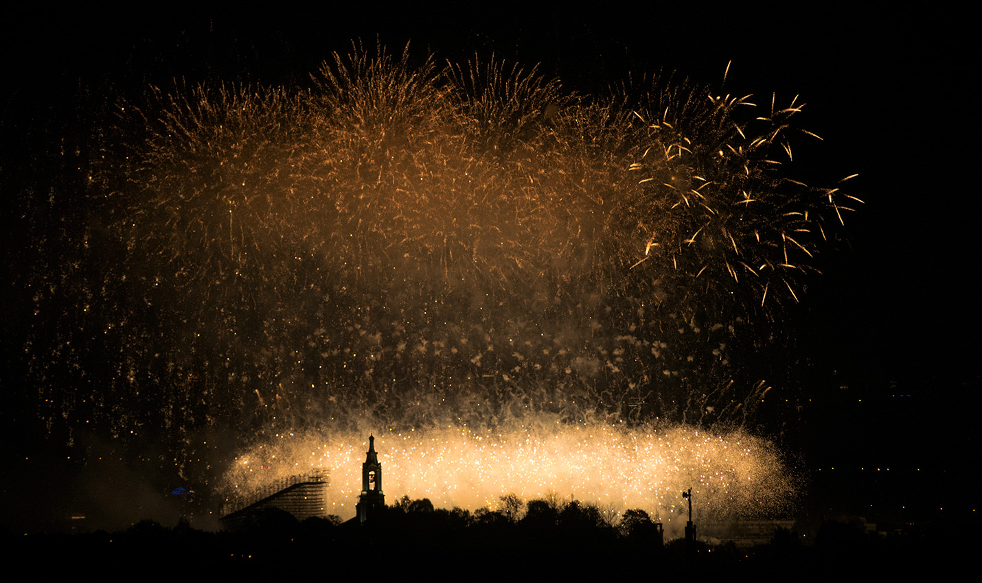 photo "Closing of the festival "Circle of Light" #2" tags: city, night, temple