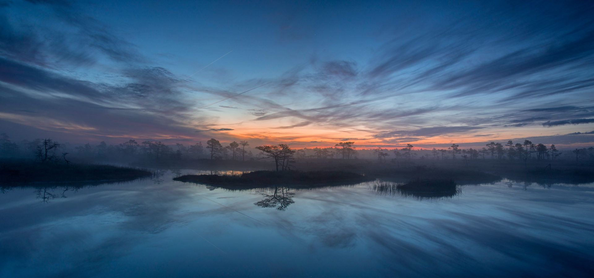 photo "If the world sleeps yet" tags: landscape, panoramic, bog, night, water