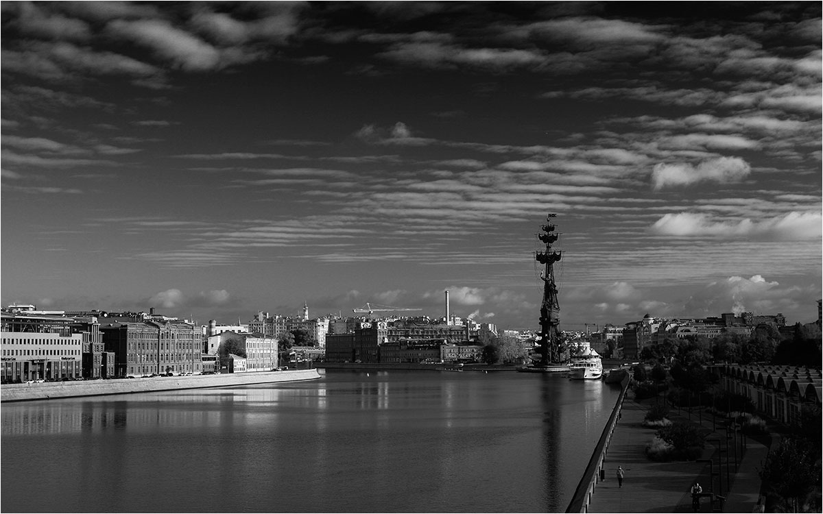 photo "Moscow. View from the Crimean Bridge." tags: landscape, city, black&white, 