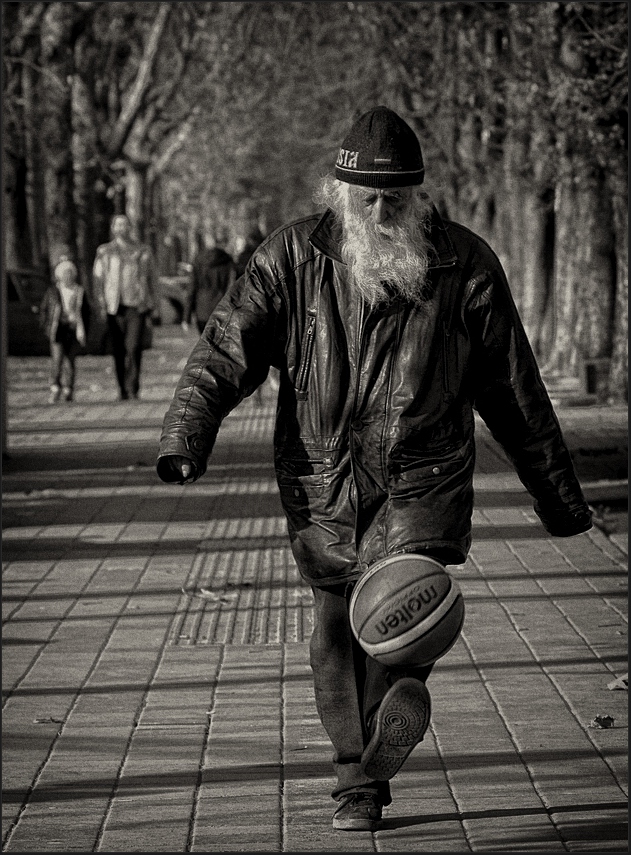 photo "***" tags: genre, street, black&white, 