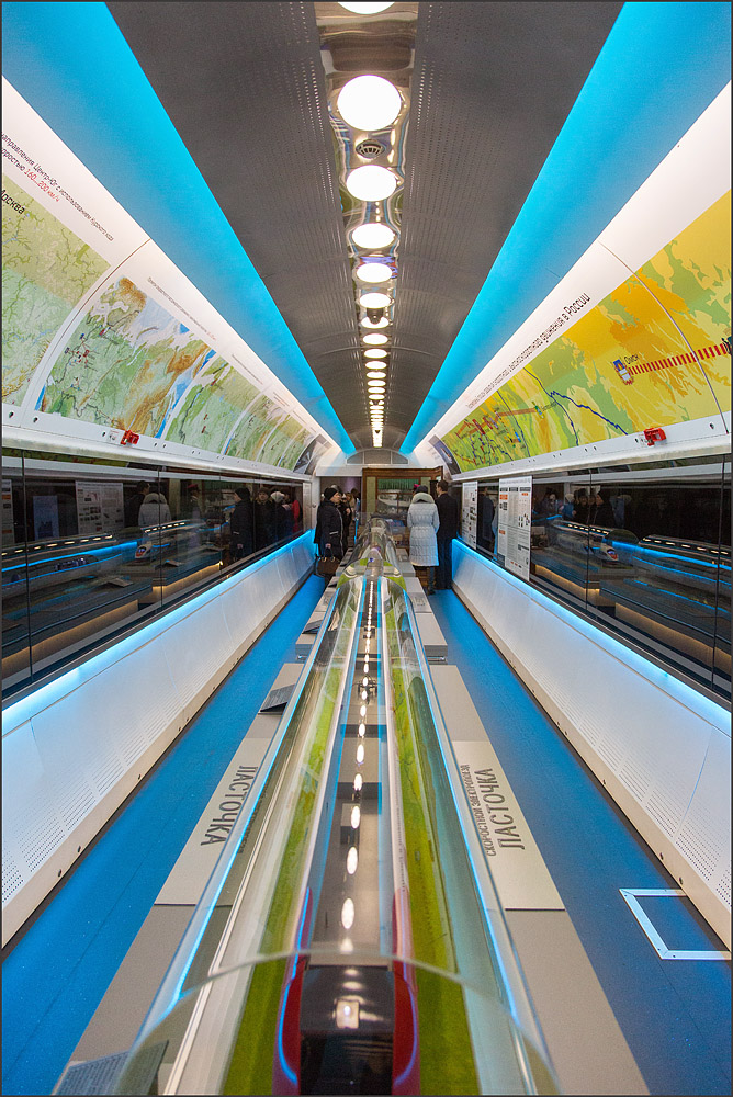 photo "***" tags: reporting, technics, interior, вагон, экскурсанты, экспонаты