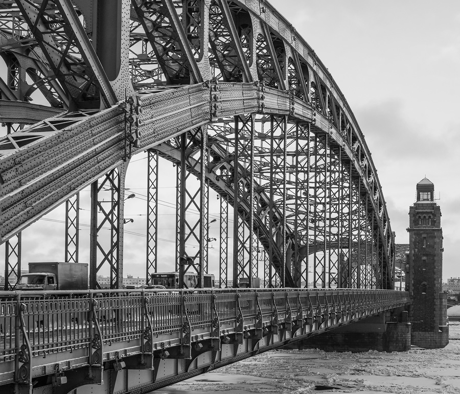 фото "Большеохтинский мост. СПБ." метки: архитектура, город, черно-белые, 