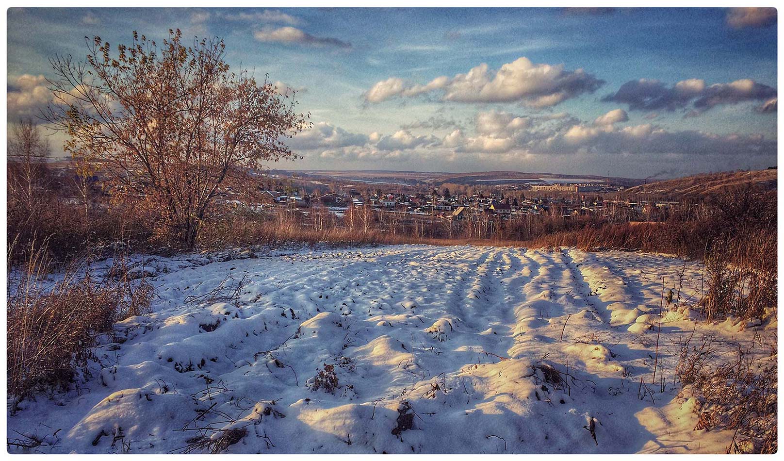 photo "***" tags: landscape, nature, misc., Russia, autumn, clouds, light, sky, snow, winter, горизонт, деревня, мобилография, сибирь