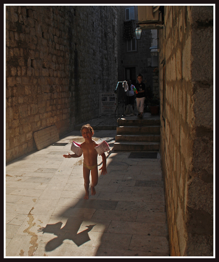 photo "***" tags: street, children, street, summer, Дубровник, Хорватия