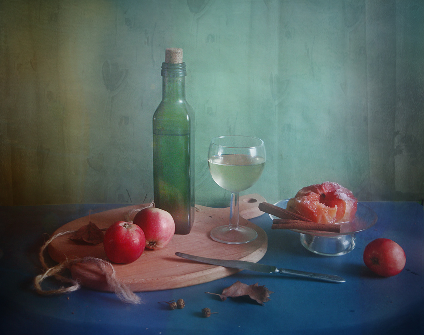 photo "***" tags: still life, бокал, бутылка, яблоко