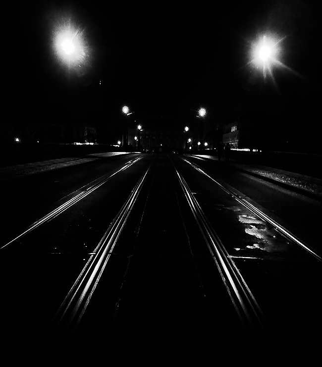 фото "Ночные cветла и трамвайные пути" метки: черно-белые, Prag, Praha, Прага