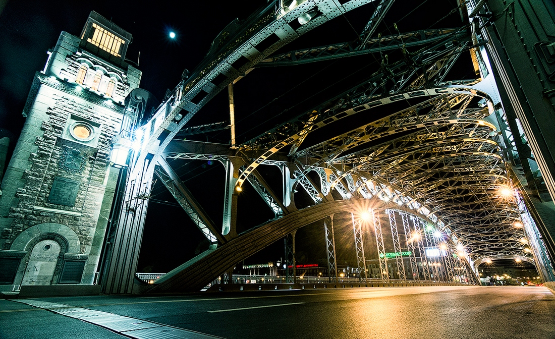 photo "***" tags: travel, city, Europe, Sony-a580, St. Petersburg, Tokina 11-16, autumn, bridge, curier, morning, sky, Восход