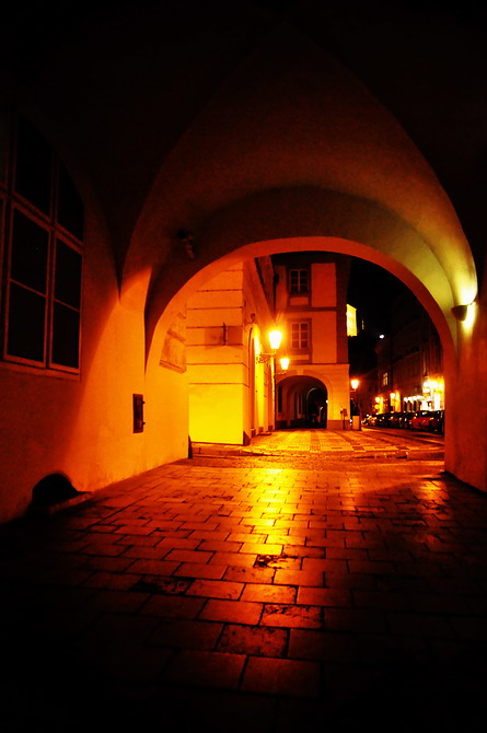 фото "Ночная аркада и мостовая" метки: город, Prag, Praha, Прага