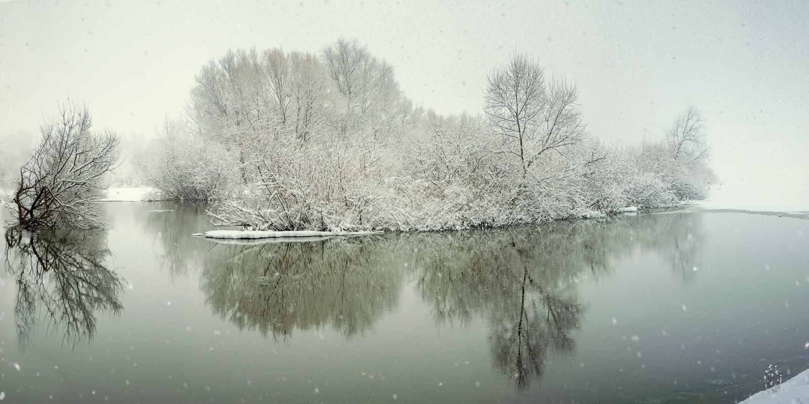 photo "***" tags: landscape, nature, panoramic, river, snow, water, winter, деревья, лед, островок, снегопад