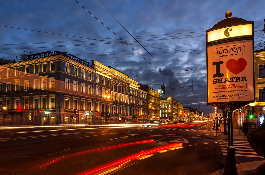 photo "***" tags: travel, Europe, Sony-a580, St. Petersburg, Tokina 11-16, autumn, curier, morning, здания, огни