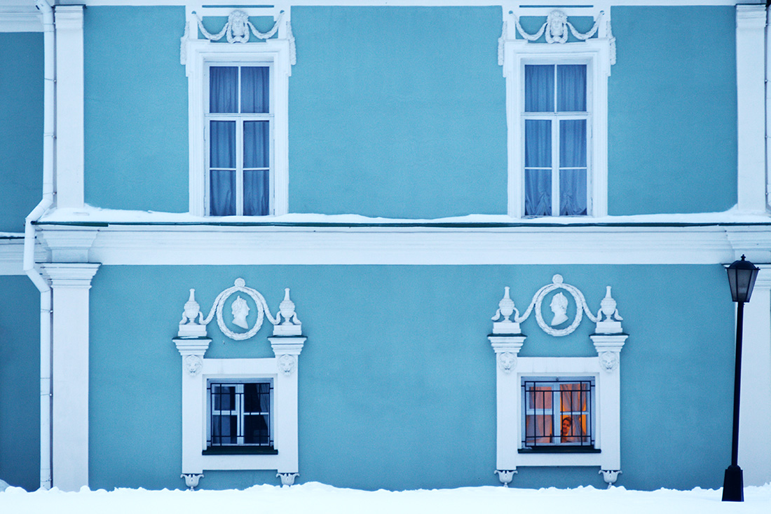 photo "***" tags: city, architecture, street, Russia, winter, Кусково, окна