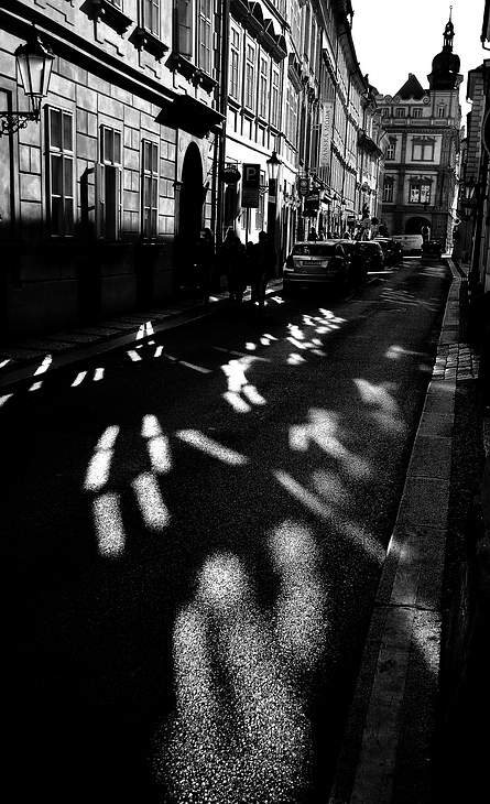 photo "Cветла и тени" tags: black&white, Prag, Prague, Praha