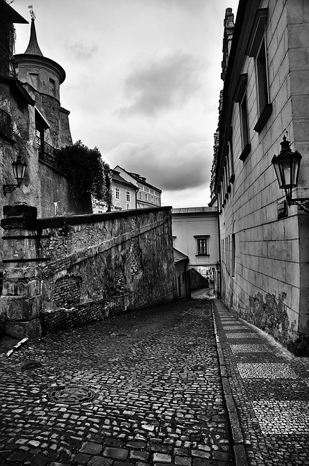 photo "B конце улицы" tags: black&white, Prag, Prague, Praha