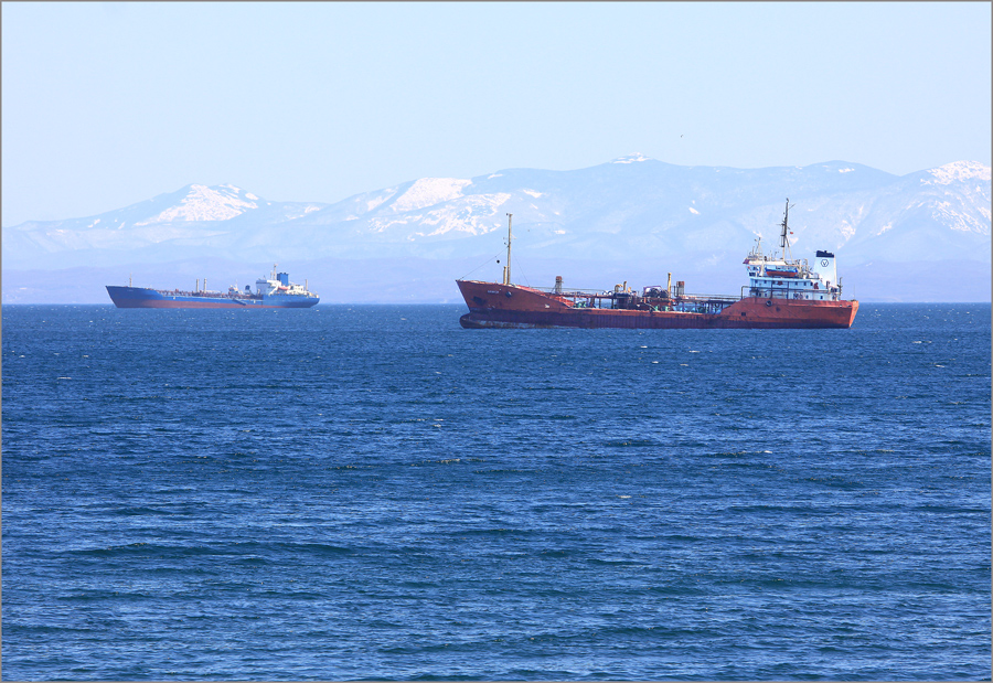 photo "***" tags: landscape, sea, ship, spring