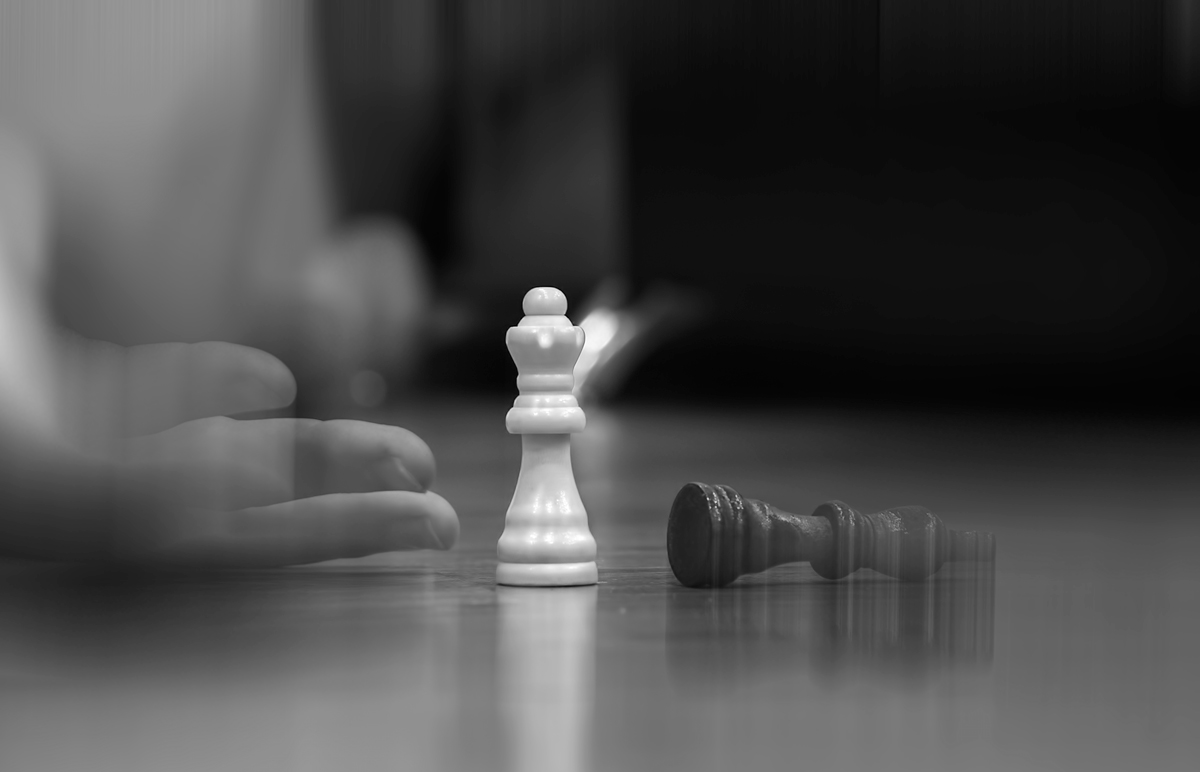 photo "Black King, White Queen" tags: black&white, children, Шахматы, фантазии