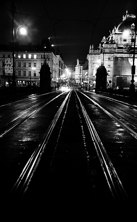 photo "Ночные дома и трамвайные пути" tags: black&white, Prag, Prague, Praha