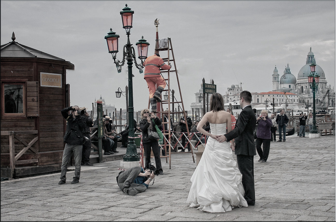 photo "***" tags: street, reporting, city, Venice, people, wedding