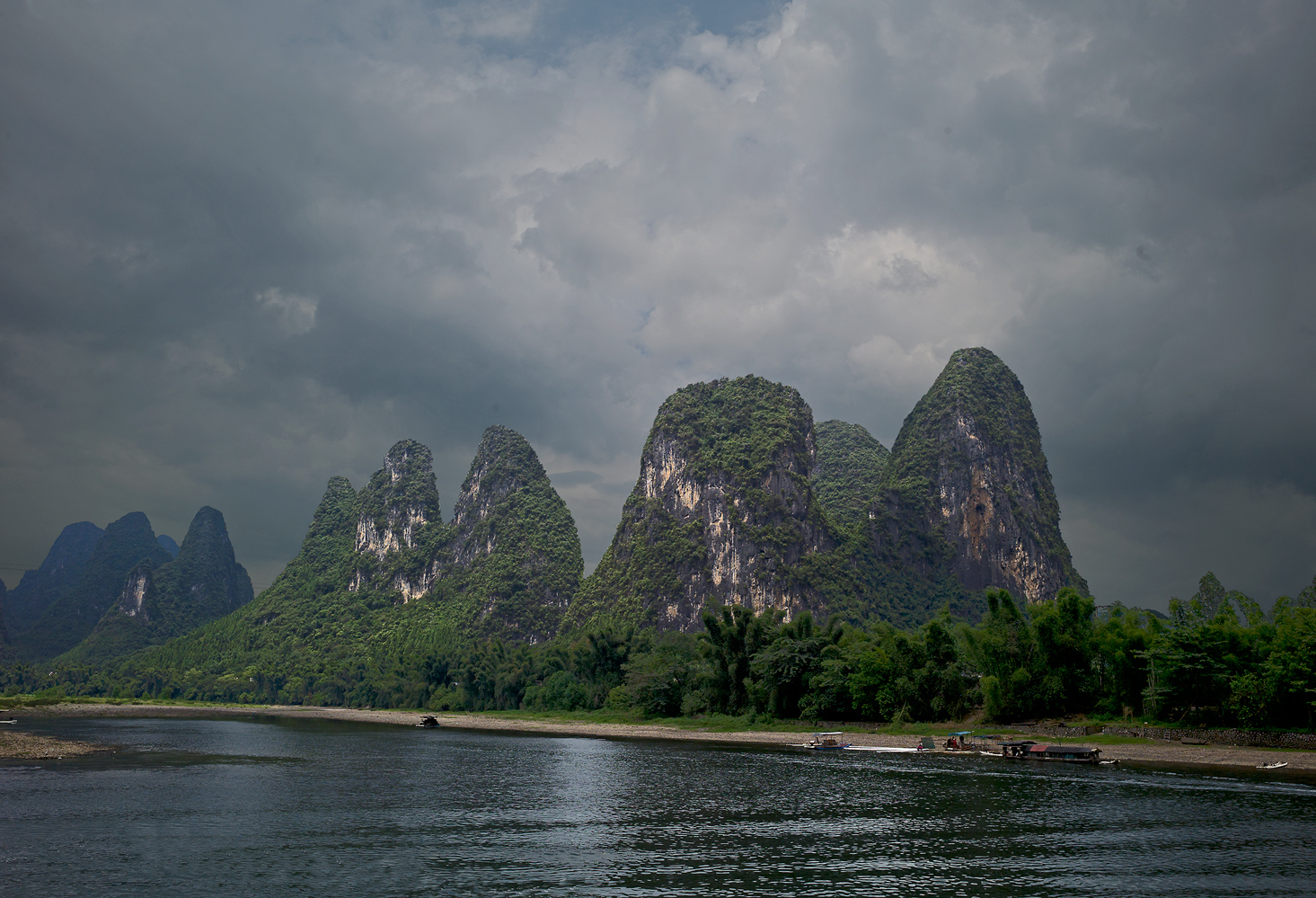 photo "Thunderstorm coming" tags: landscape, river, Китай