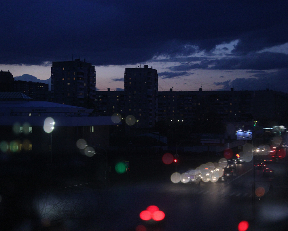 photo "In the city" tags: architecture, city, night, road