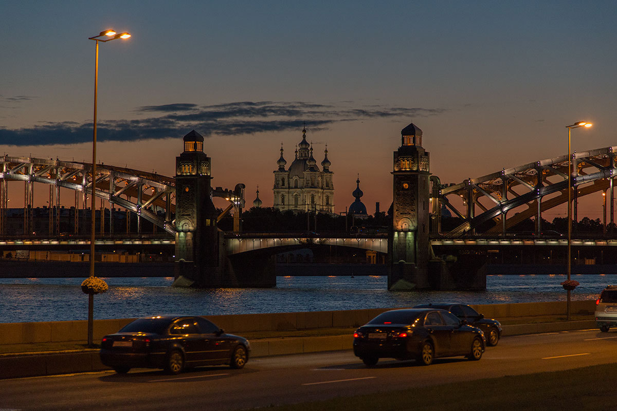 photo "***" tags: street, city, bridge, night, temple, Нева, авто, питер