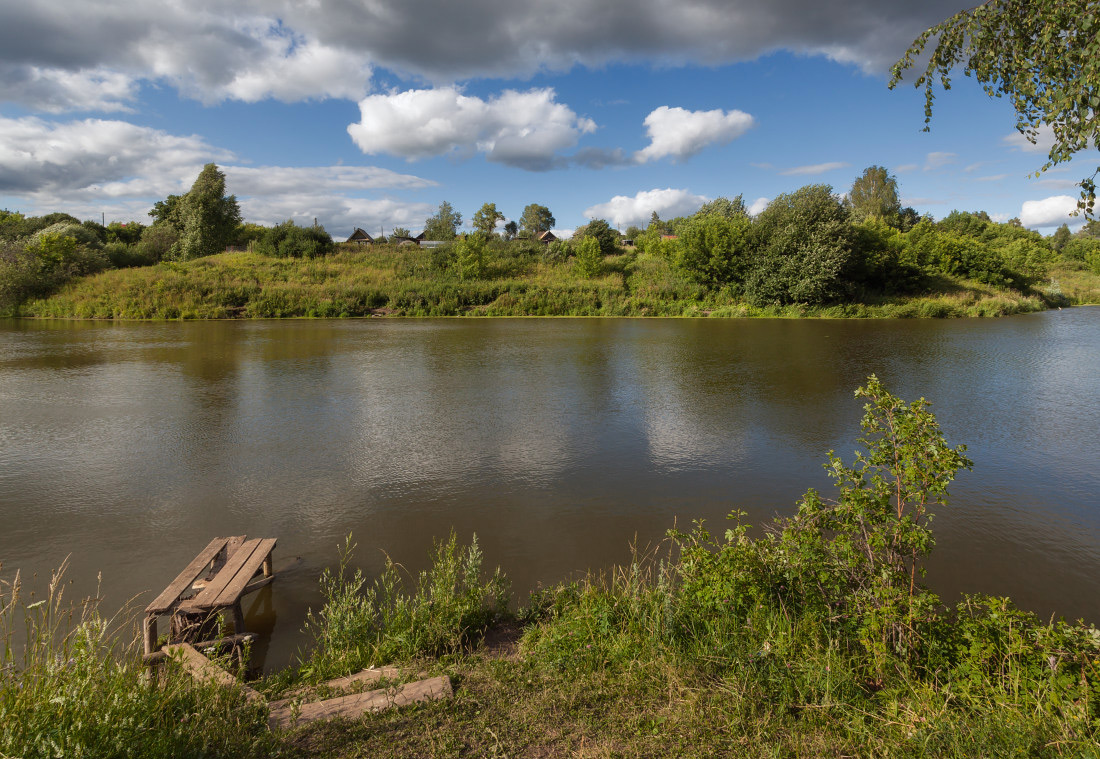 photo "***" tags: landscape, clouds, grass, lake, pond, summer, деревья. деревня, мостик