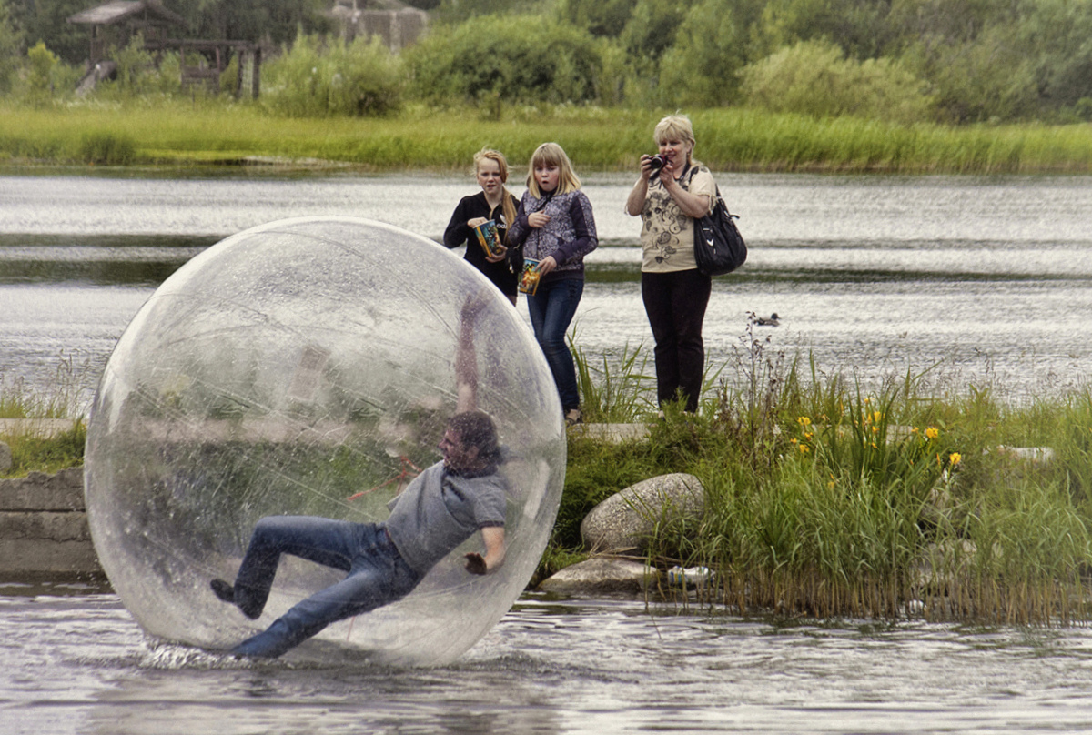 photo "***" tags: street, misc., lake, people, summer, валдай, зарисовка