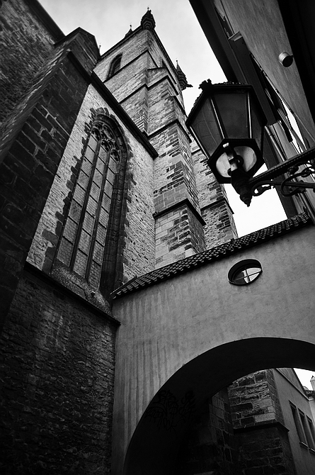 photo "Взгляд наверх" tags: black&white, Prag, Prague, Praha