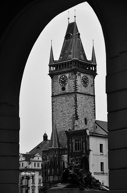 photo "Башня и аркада" tags: architecture, black&white, Prag, Prague, Praha