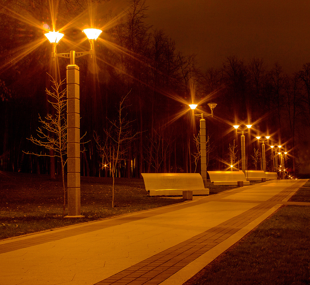 фото "Ночная аллея парка" метки: город, Минск, Парк Победы, апрель