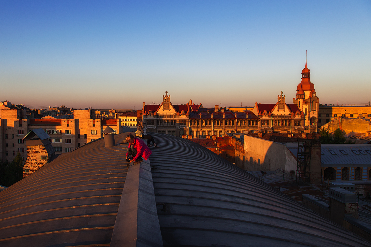 фото "Крыши Питера и фотографы-экстремалы..." метки: стрит-фото, архитектура, город, 