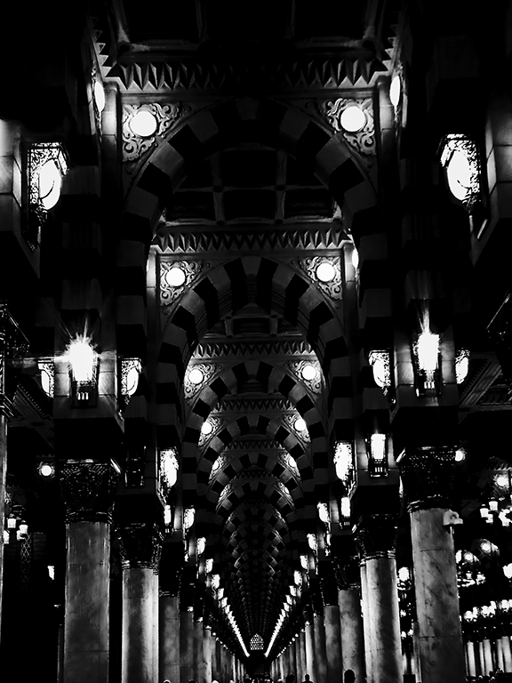 photo "Inside the mosque" tags: architecture, black&white, 