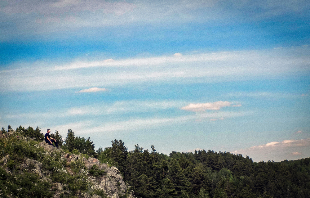 photo "***" tags: landscape, nature, misc., clouds, mountains, sky, скала, человек