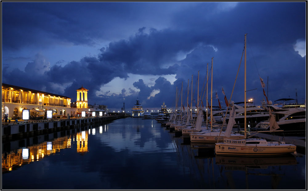 photo "***" tags: city, technics, bay, evening, Сочи, катера, яхты